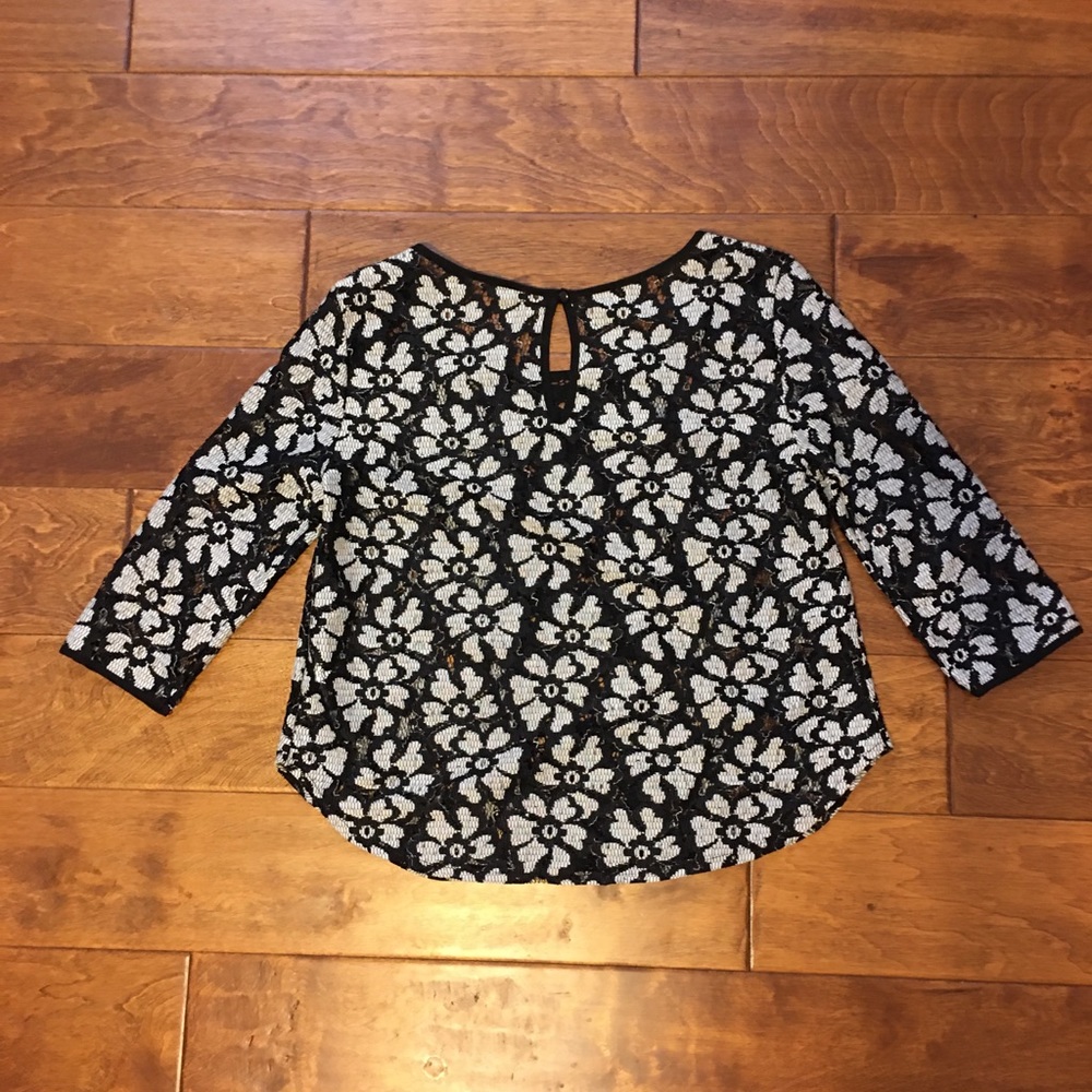 Lace top - Picture 2 of 4